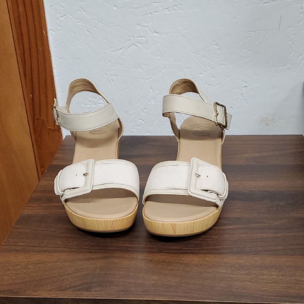 Dr. Scholl's Cream Platform Sandals with Adjustable Straps